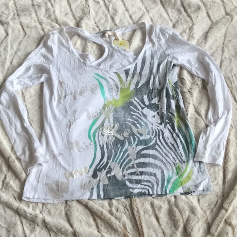 Anama love sleeve shirt.